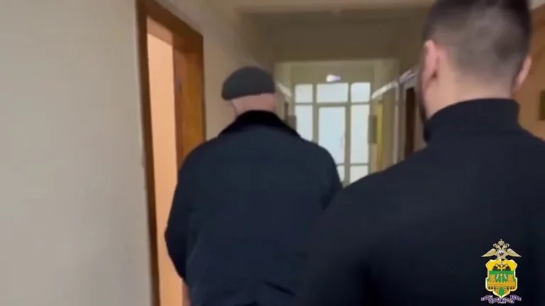 В Краснодаре задержали учителя, оскорбившего детей по национальному признаку