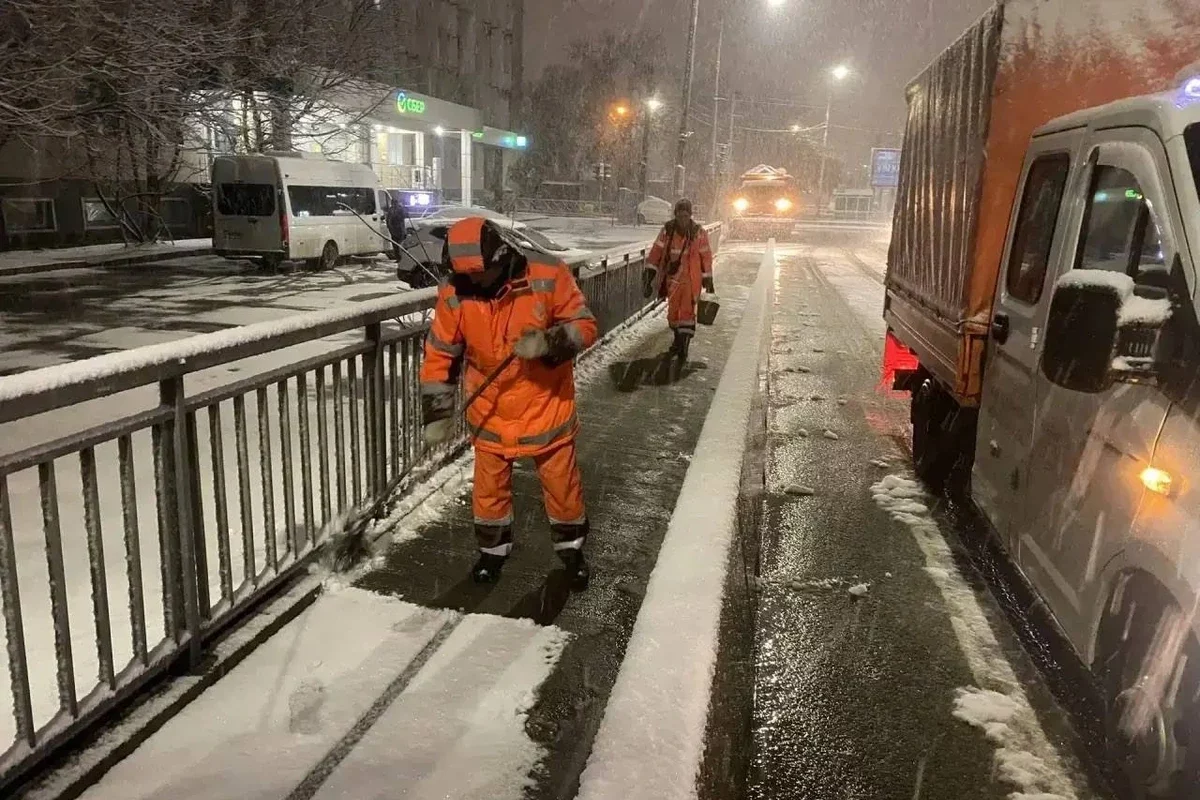 Для обработки дорог в Краснодаре 12 января использовали 10,7 тонн реагентов