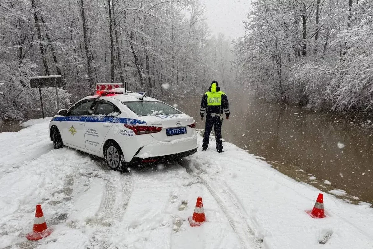 Проезд по дороге в Апшеронском районе перекрыли из-за разлива реки Пшиш