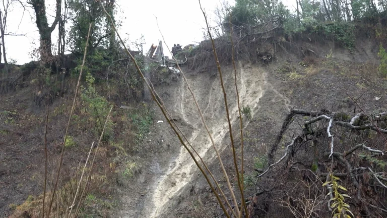 Единственной дороги боятся лишиться из-за оползня на Подгорной жители СНТ в Сочи