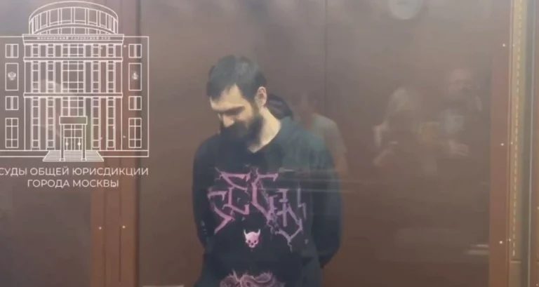 Оскорбившему участника СВО комику из Ейска продлили арест на полгода