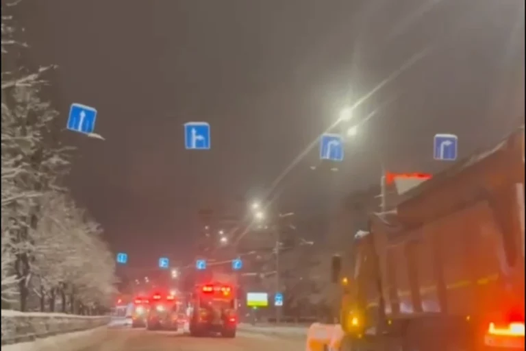 В Краснодаре от гололеда ночью обработали более 450 км дорог