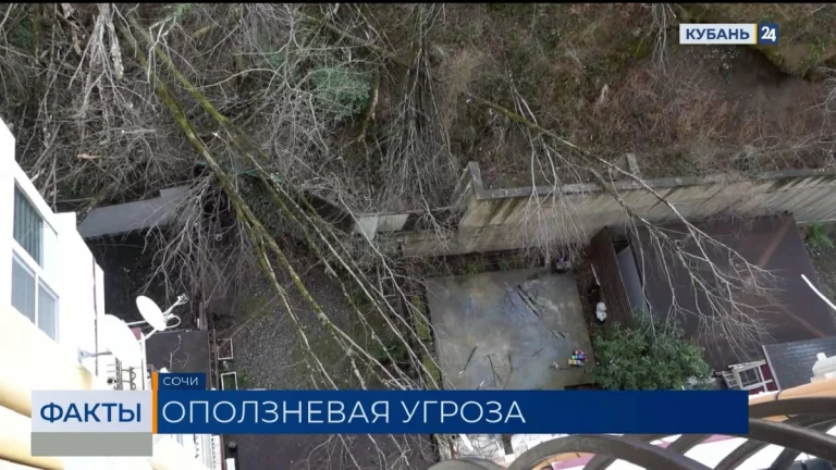 Многоквартирный дом пострадал из-за оползня на улице Петрозаводской в Сочи