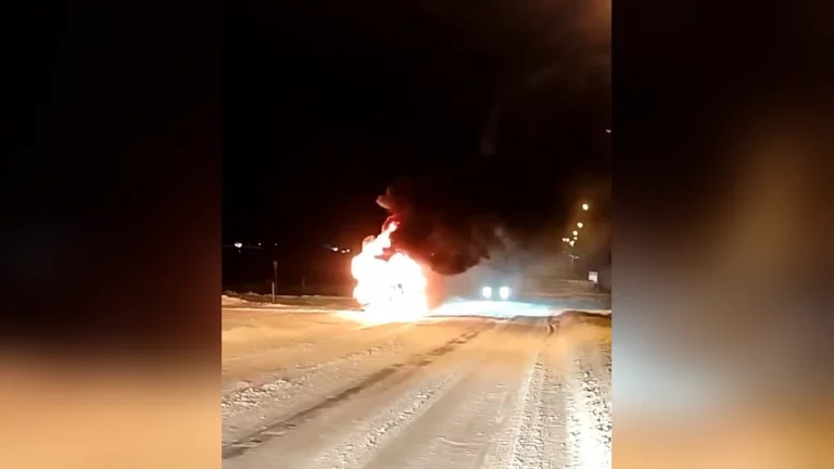 Фургон «Почты России» сгорел в Каневском районе