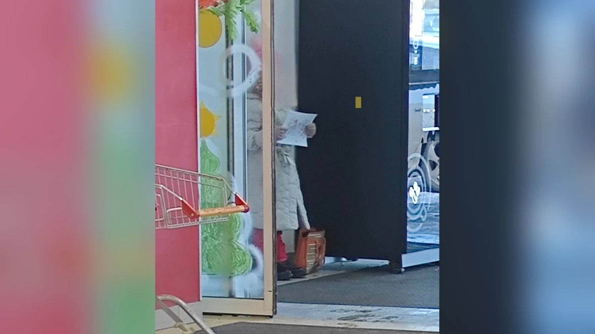 МВД проверит информацию об избитой девочке, продающей рисунки на улице в Ейске