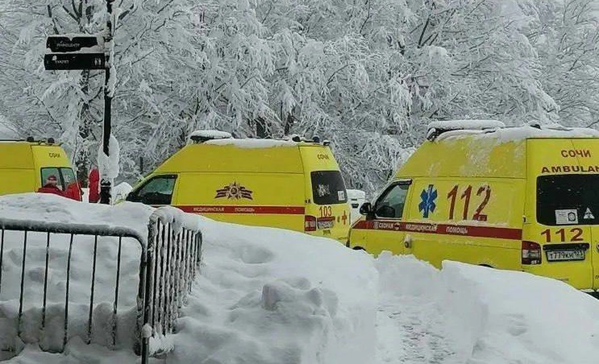 В Краснодаре девочка провалилась под лед, делая селфи на замерзшем озере