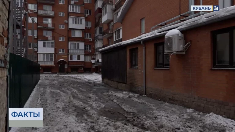 На «болота» грязи пожаловались жители Гаражного переулка в Краснодаре