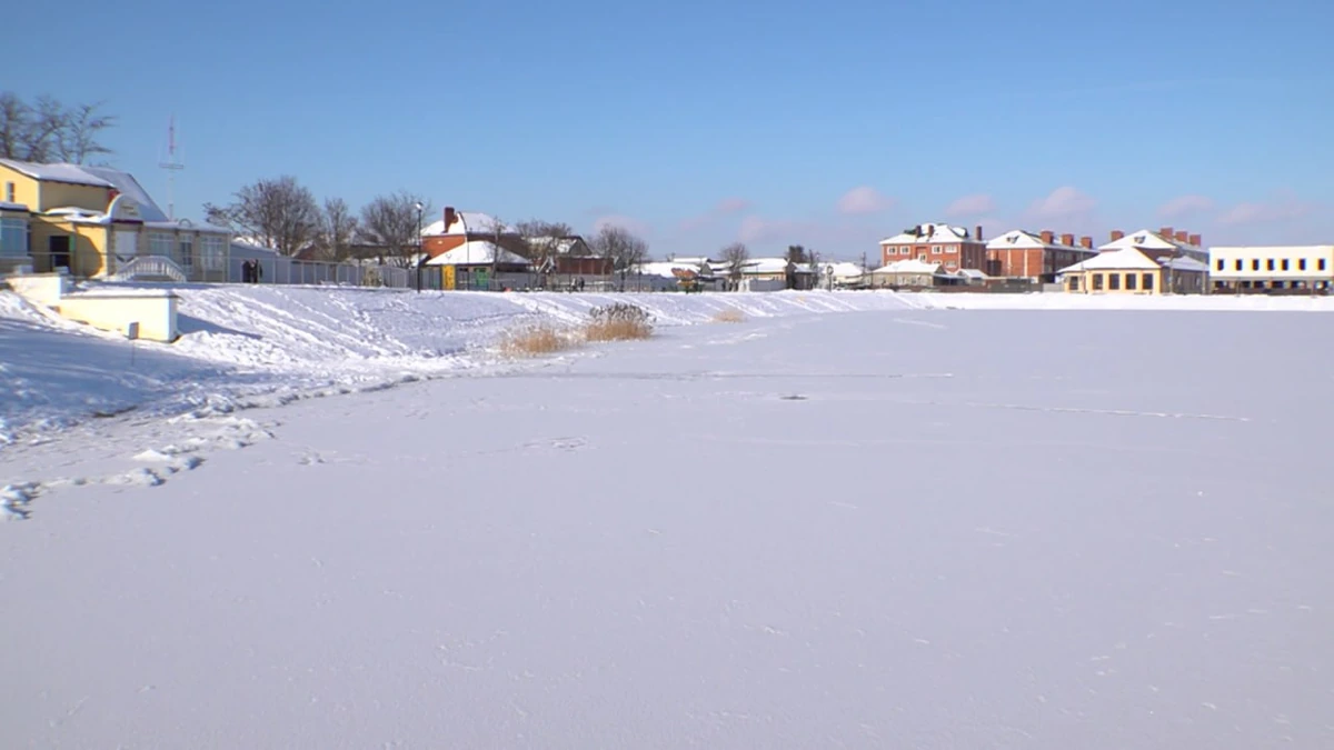 Подростки провалились под лед в Каневском районе