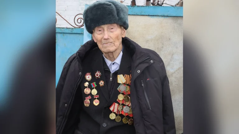 Кондратьев поздравил ветерана войны из Гулькевичского района со столетием