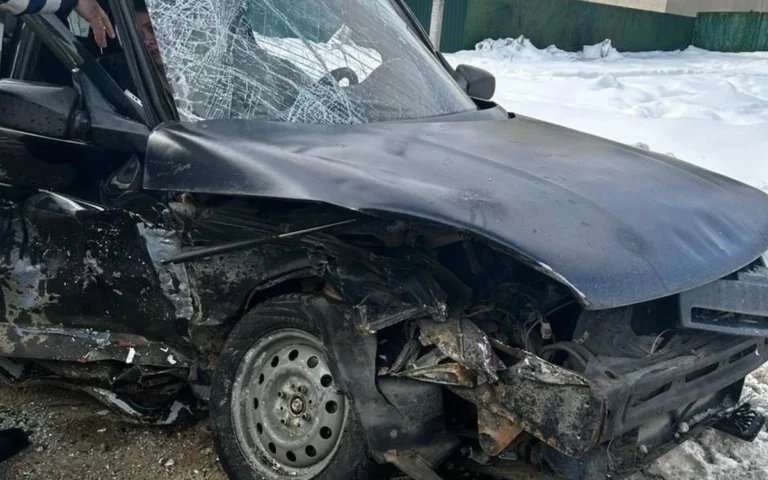 Три человека пострадали в ДТП с двумя легковушками в Апшеронском районе