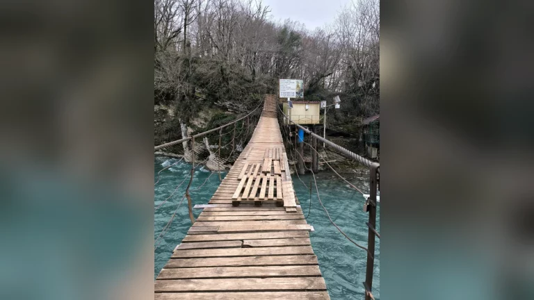 Жители Сочи пожаловались на отмену школьного автобуса из села Ахштырь