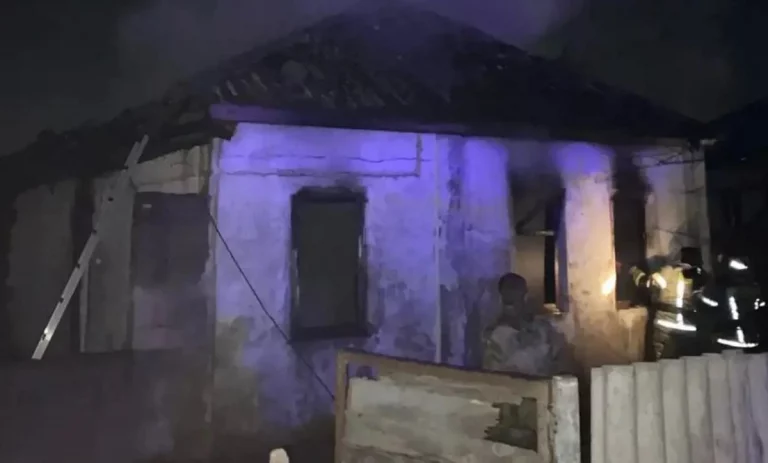 Два человека погибли и один пострадал при пожаре в доме в Курганинском районе