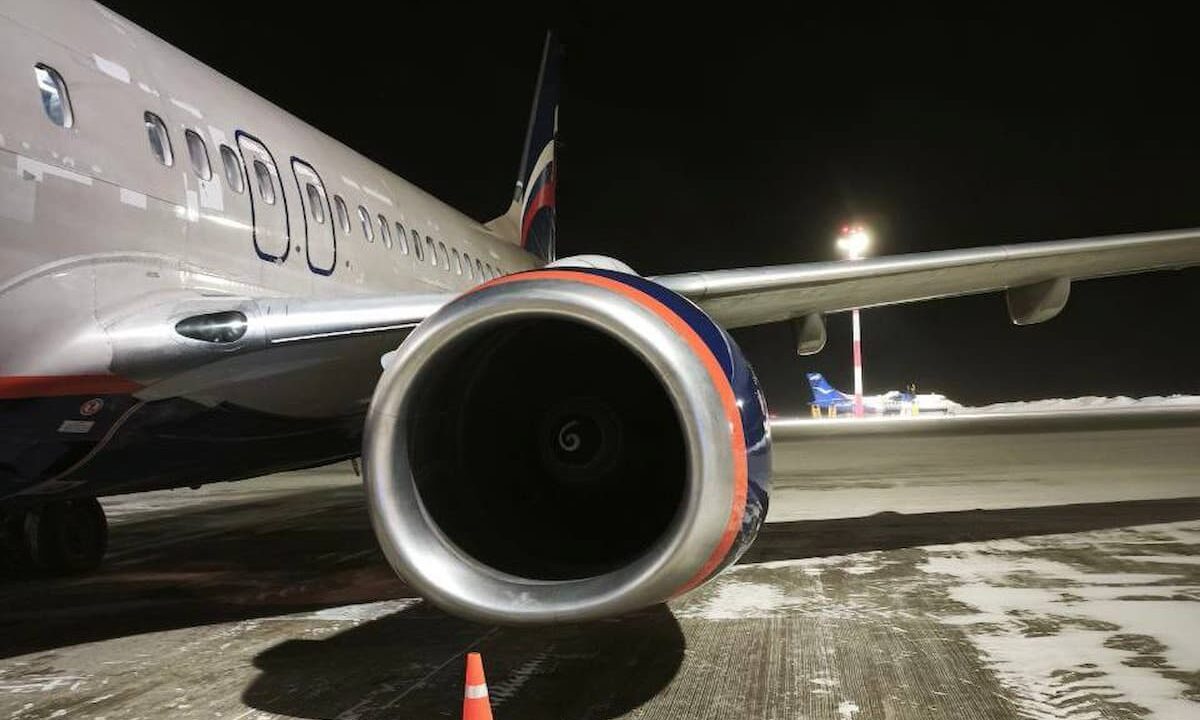 Самолет Красноярск — Сочи вернулся в аэропорт вылета из-за неисправности