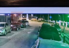 Полиция ищет хулигана, прогулявшегося по капотам и крышам машин в Краснодаре