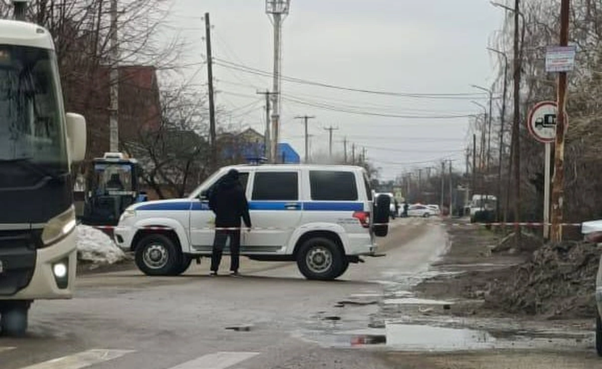 Дорогу под Краснодаром перекрыли из-за похожих на гранату предметов