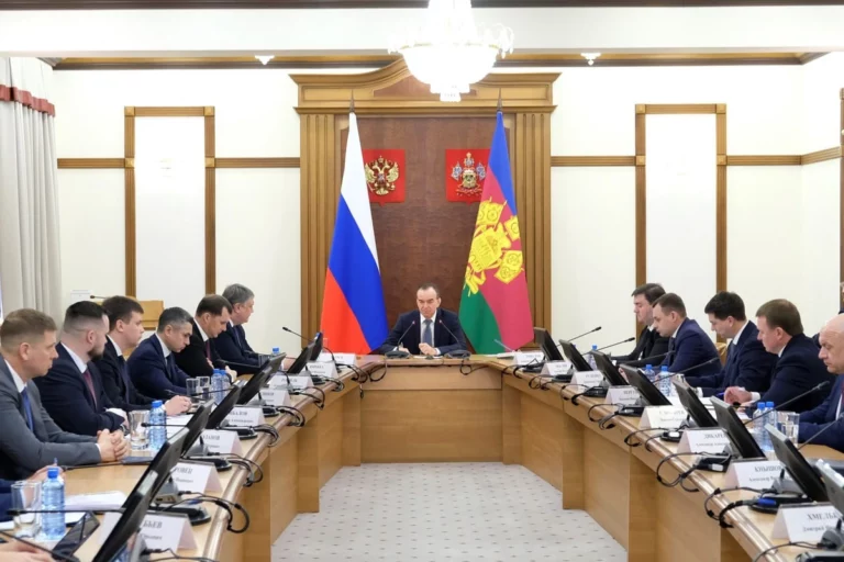 Вениамин Кондратьев провел совещание по итогам «Прямой линии»