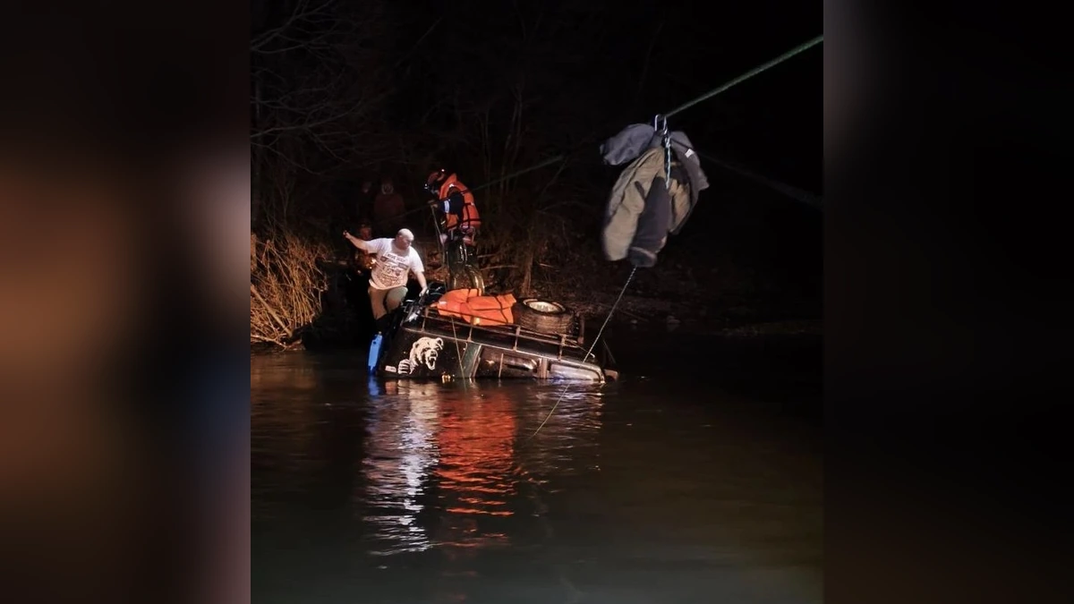 Трое мужчин едва не утонули вместе с машиной в горной реке в Абинском районе