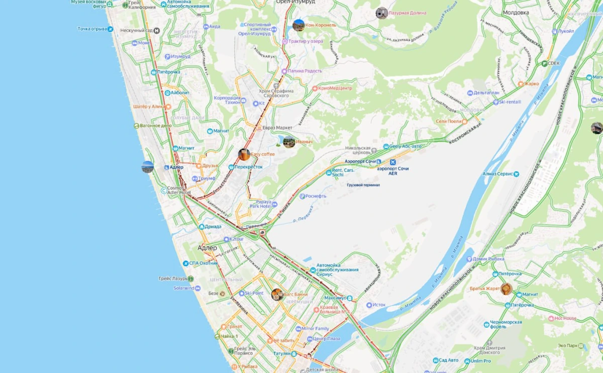 Многокилометровые заторы сковали дороги в Адлерском районе Сочи 3 февраля