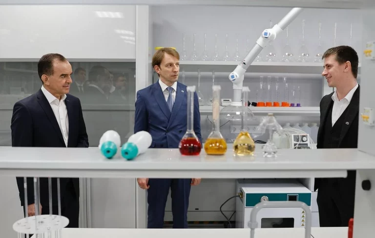 Кондратьев поздравил кубанского ученого, ставшего лауреатом президентской премии