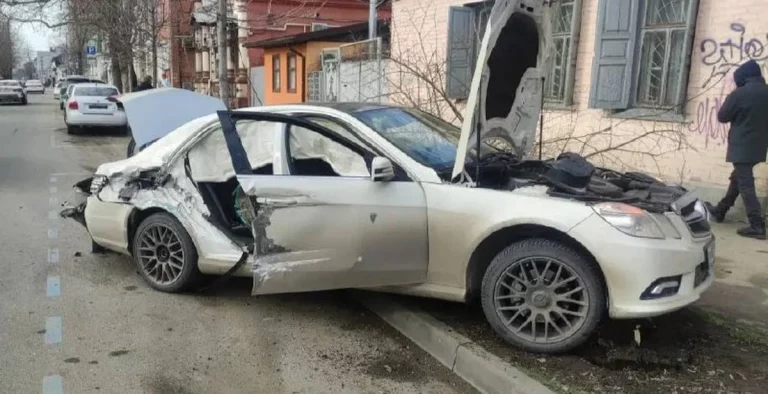 Два человека пострадали в ДТП с участием трамвая в Краснодаре