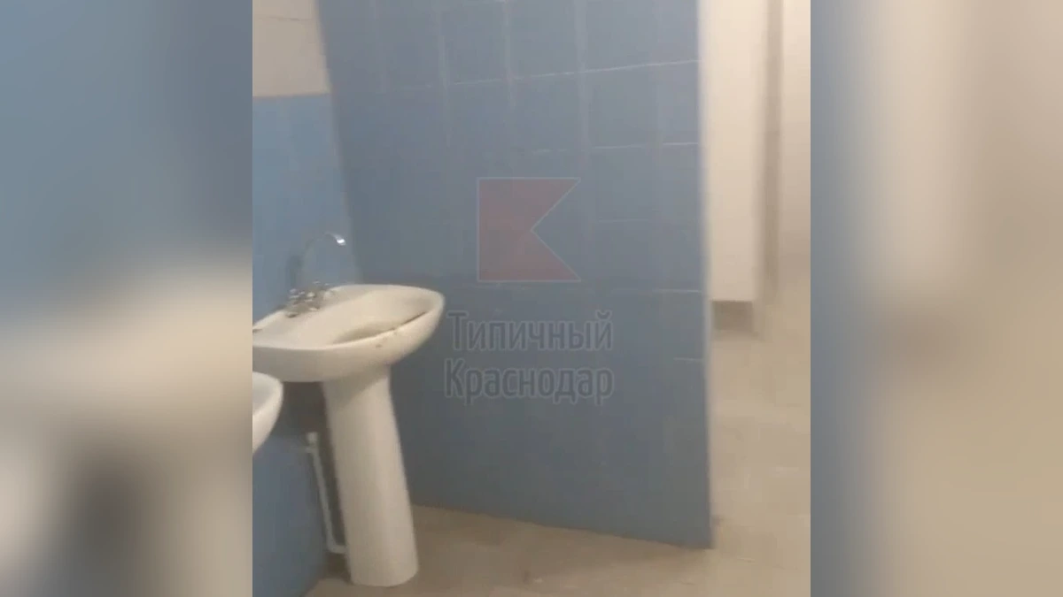 В Краснодаре семиклассник устроил пожар в школьном туалете