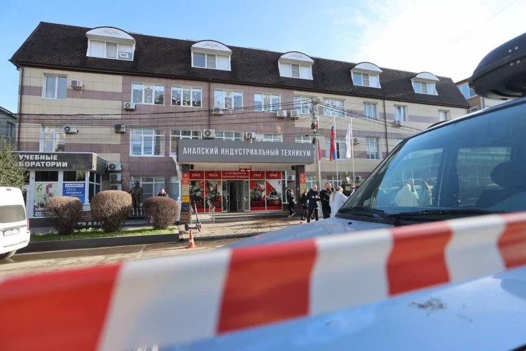 Мобильный психологический центр организовали в техникуме Анапы после стрельбы