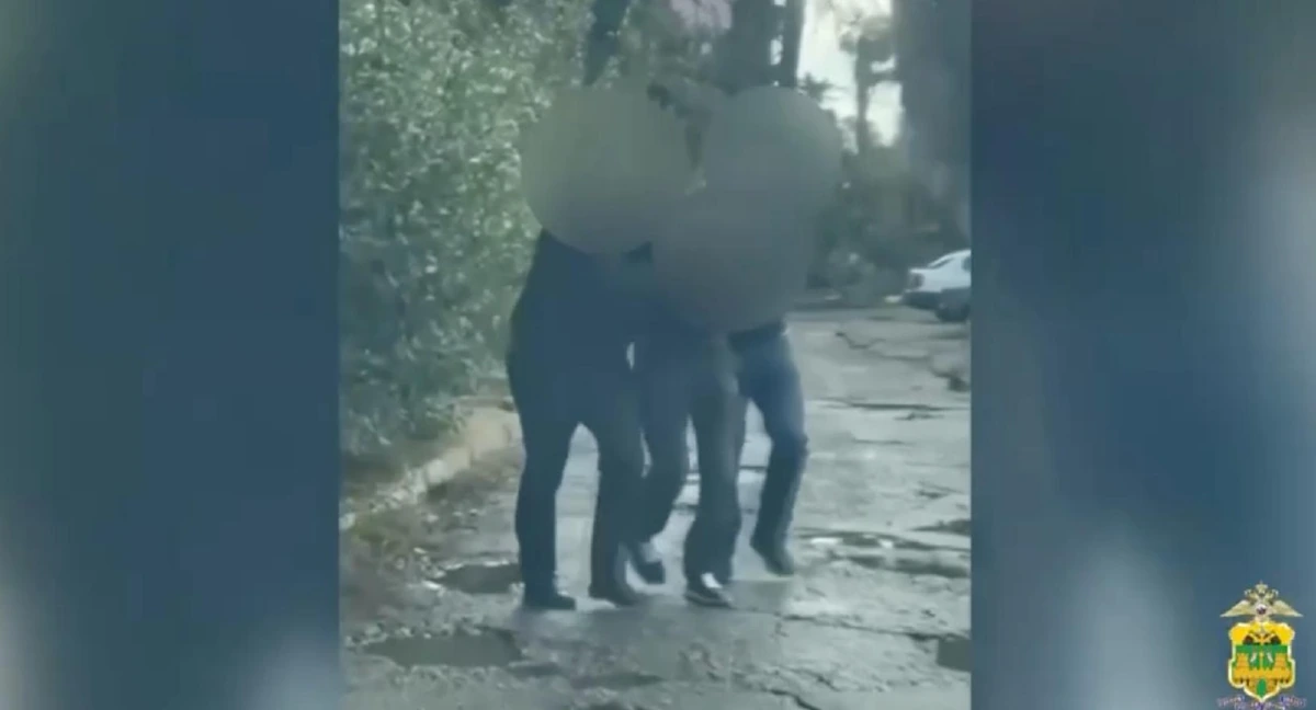 Просьба поторопиться на кассе закончилась поножовщиной у магазина в Сочи