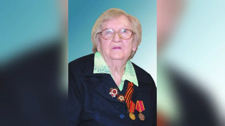 Вениамин Кондратьев поздравил со 102-летием ветерана Валентину Головину из Ейска