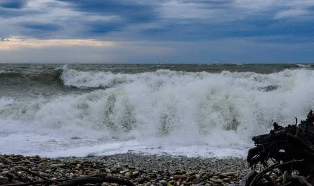 В Новороссийске и Туапсе прогнозируют шторм с высотой волн до 6 метров