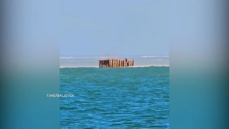 В Ейском лимане ищут причал, унесенный ветром вместе с огромной льдиной