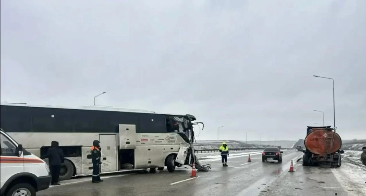 Четыре человека пострадали в аварии с автобусом и бензовозом на трассе М-4 «Дон»