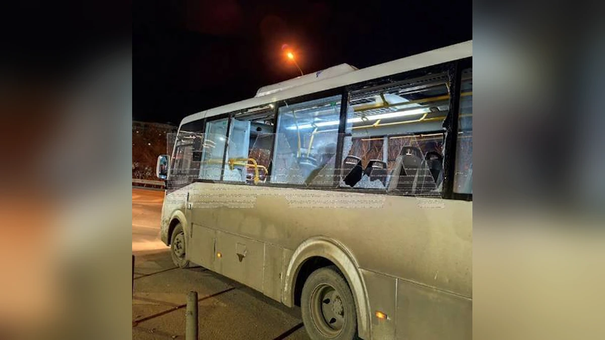 В Краснодаре осколки украинского беспилотника повредили автобус