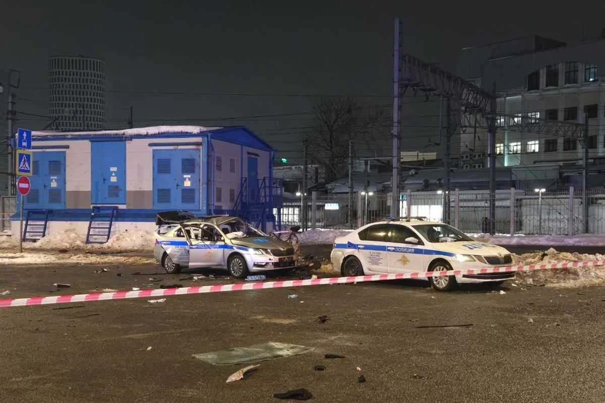 Полицейский погиб после детонации взрывного устройства у вокзала в Москве
