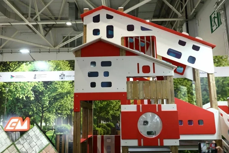 Кондратьев осмотрел стенд Кубани на строительной выставке «ЮгБилд»