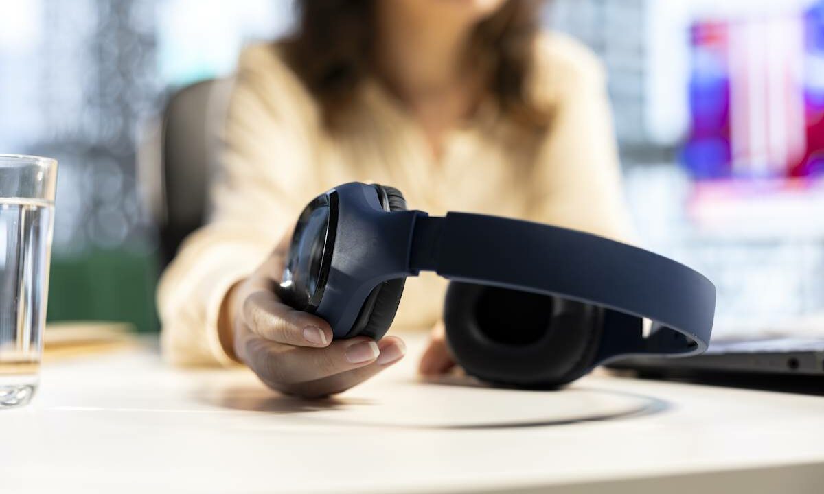 Врач Гусарь рассказал о «Правиле 60» для безопасного использования наушников