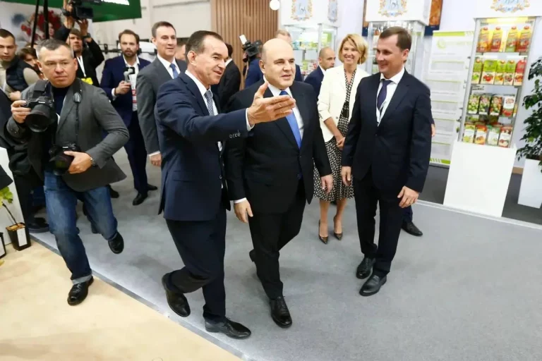 Кондратьев поздравил председателя Правительства РФ Мишустина с 60-летием