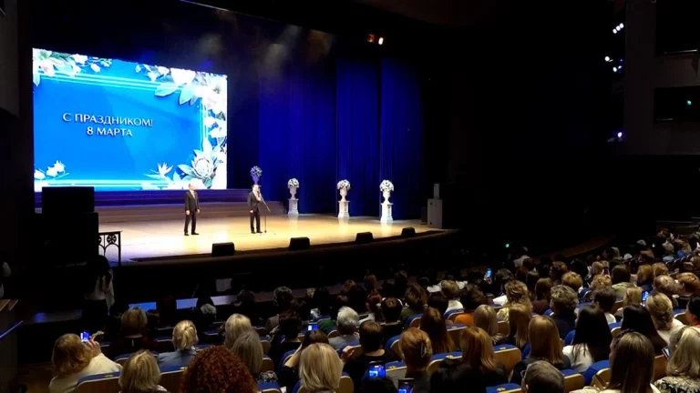 Выдающихся женщин Кубани наградили в честь 8 Марта в Краснодаре