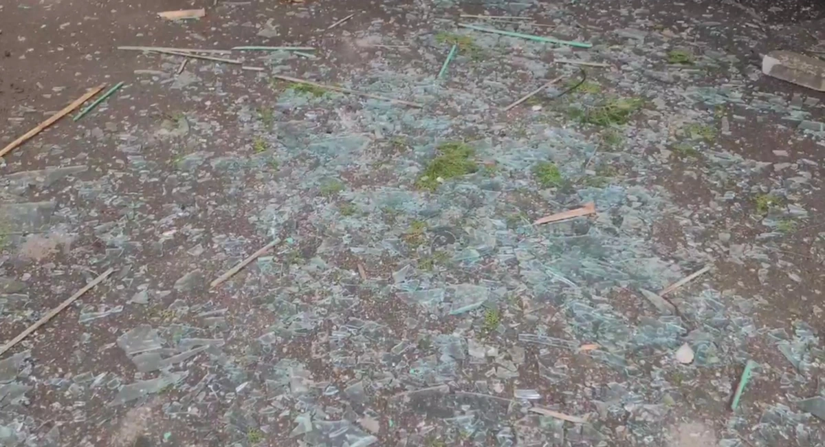 Фрагменты БПЛА при падении разбили окно и попали в квартиру в Анапе