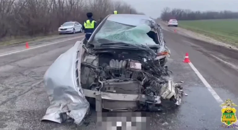 В Тихорецком районе в лобовом ДТП погиб водитель Mercedes
