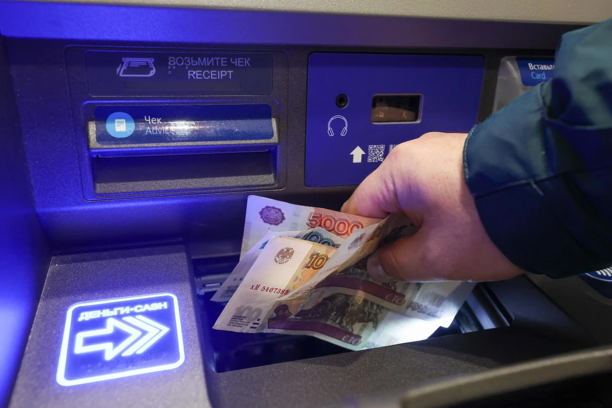 ВТБ: в феврале россияне сохранили тренд на накопления