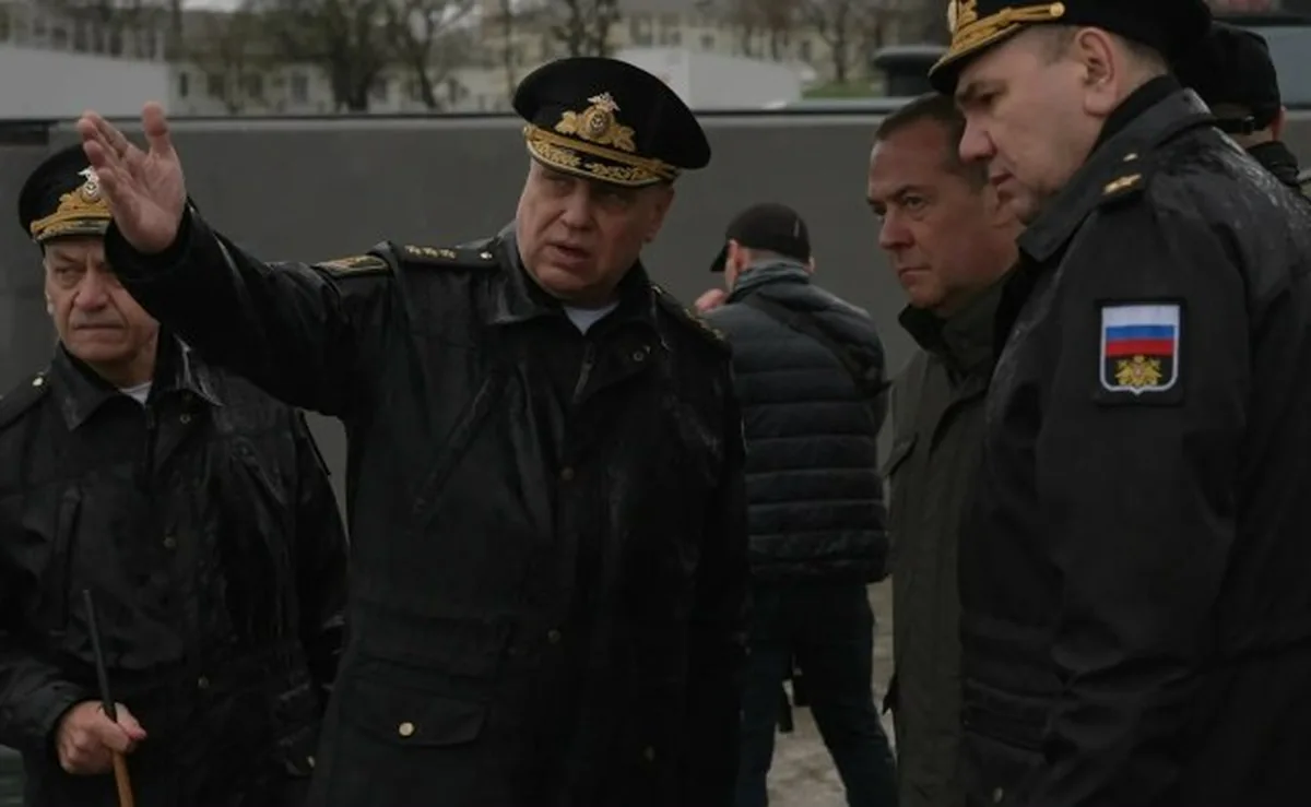 Медведев провел в Новороссийске совещание с представителями ВС РФ