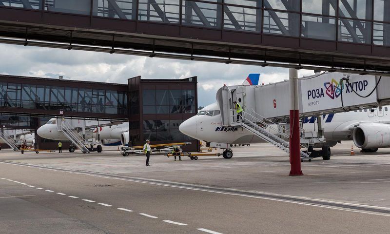 В аэропорту Сочи ввели ограничения на полеты вслед за Краснодаром и Геленджиком