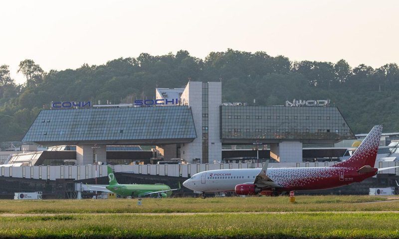 В аэропорту Сочи утром 29 сентября на вылет и прилет задерживаются 19 рейсов