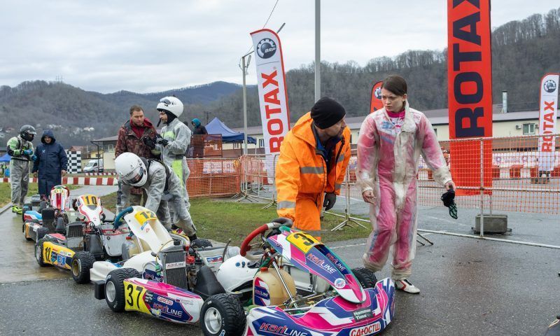 Чемпионат по картингу прошел в Сочи. Фоторепортаж