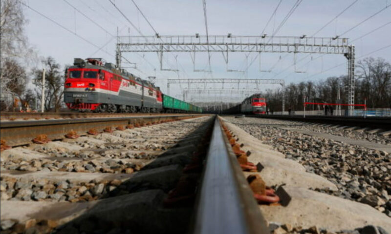 Десять поездов задерживаются из-за приостановки движения по Крымскому мосту