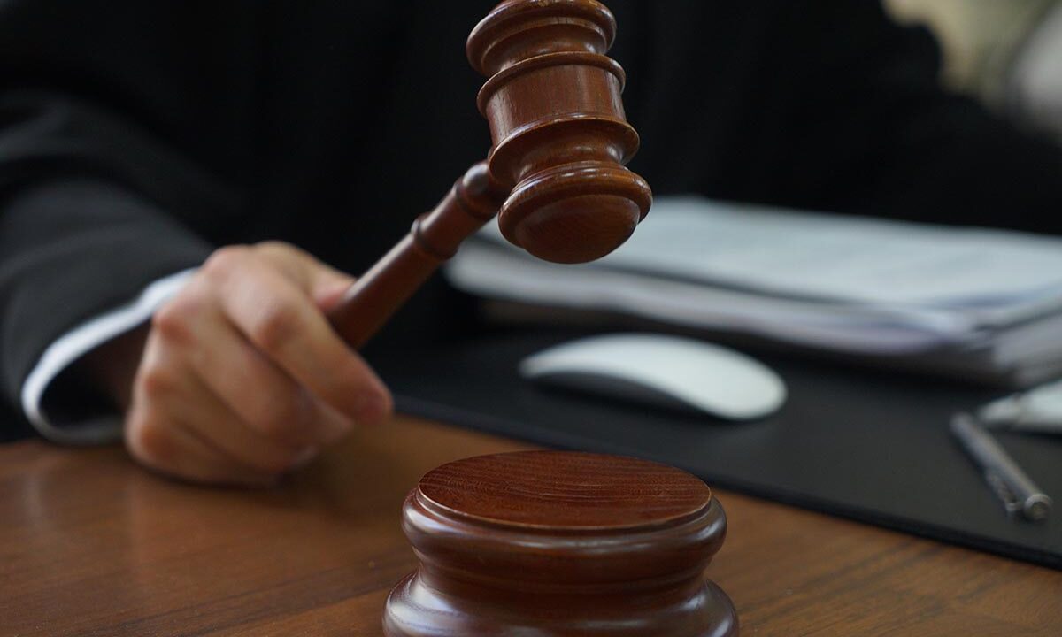 Экс-полицейские из Сочи получили 18 лет колонии на двоих за взятку автомобилем