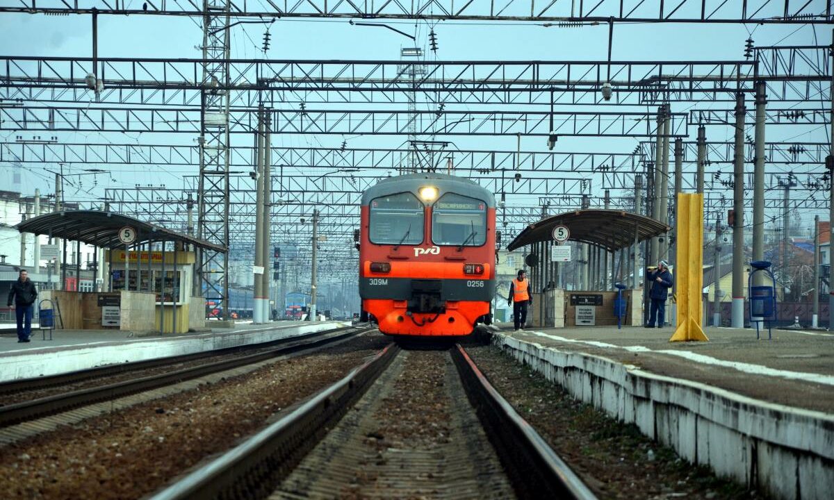 Из-за приостановки движения по Крымскому мосту задерживаются 15 поездов