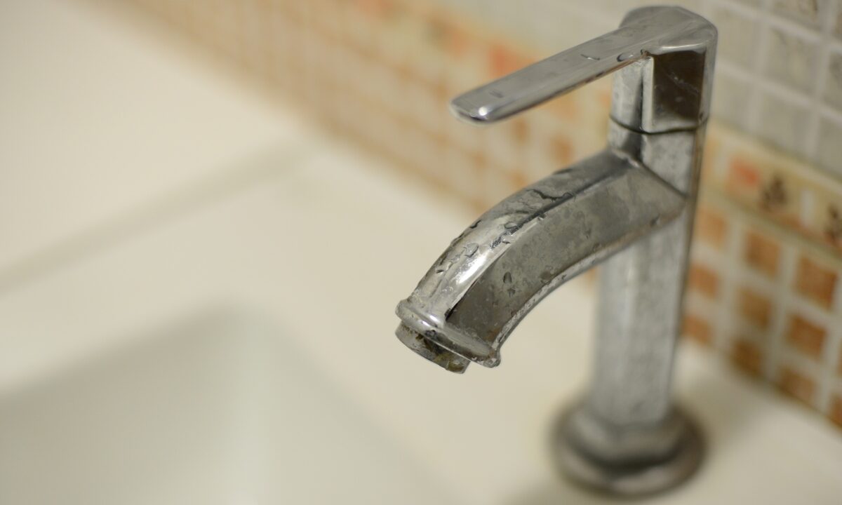 Садик и 13 домов остались без воды из-за прорыва на Севастопольской в Краснодаре