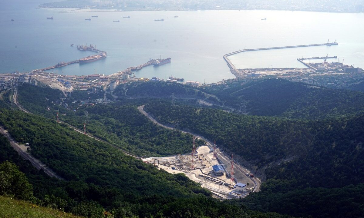 Отгрузку нефти с причала КТК под Новороссийском приостановили после атаки БЭК