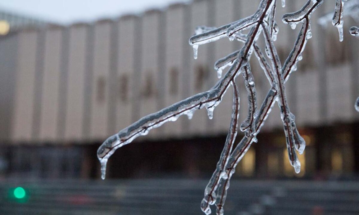 Штормовое предупреждение из-за дождя, снега и гололеда продлили на Кубани